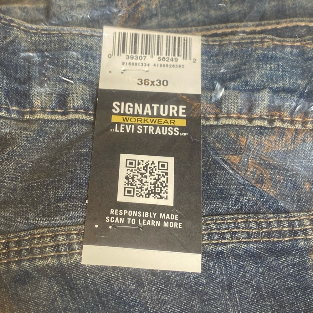 NWT - Signature Levi Strauss Carpenter Jeans 36x30